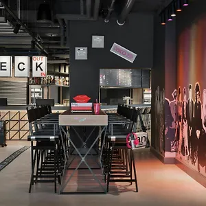 https://moxy-duesseldorf-city.topcolognehotels.com